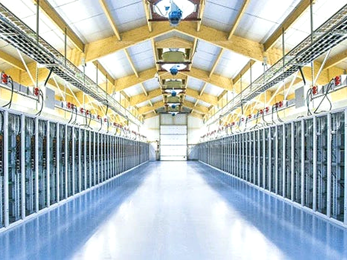 Bright symmetrical mining hall reference image for AC9